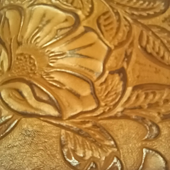 Concealed Carry Tan Tooled Cowhide Organizer Crossbody by Gun Tote'n Mamas EUC - Picture 4 of 16